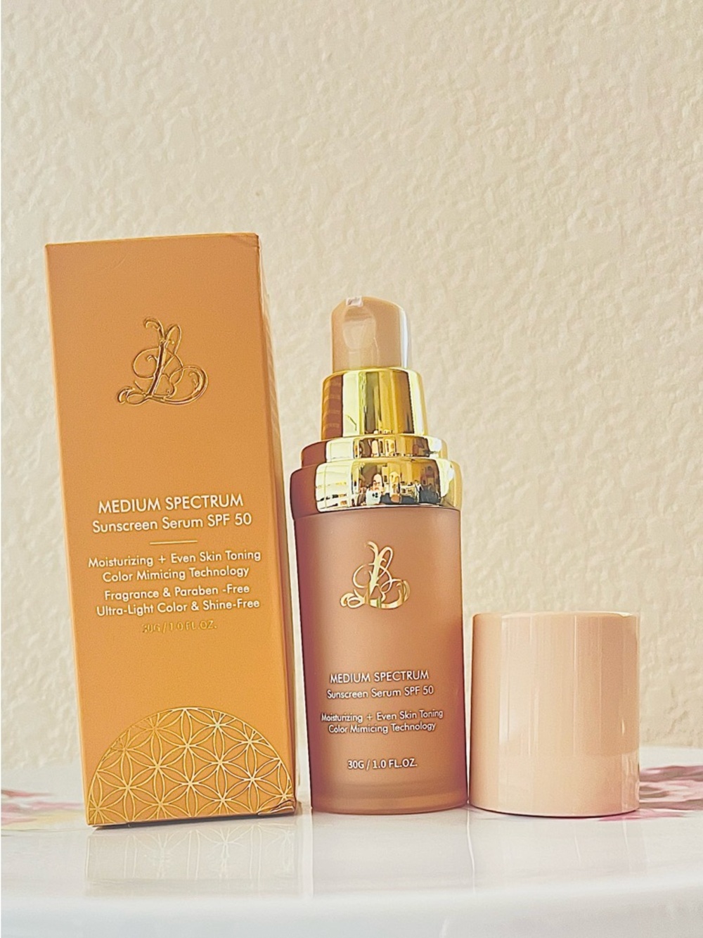 NIB***Luxe Color Changing Foundation SPF 50
Brush Included / Color Shade Medium - Picture 3 of 11